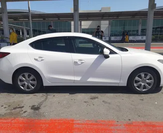 Mazda Axela 2015 için kiralık Benzin 1,5L motor, Larnaka'da.