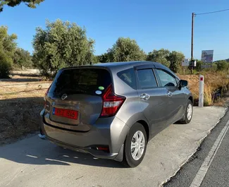 レンタルのNissan Note Medalistの正面ビュー、リマソールにて, キプロス ✓ 車両番号#6390。✓ 自動トランスミッション ✓ 0のレビュー。