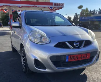 Frontansicht eines Mietwagens Nissan March in Limassol, Zypern ✓ Auto Nr.2527. ✓ Automatisch TM ✓ 0 Bewertungen.