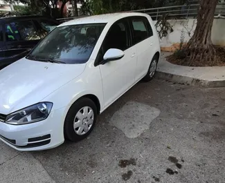 Kiralık bir Volkswagen Golf Girit'te, Yunanistan ön görünümü ✓ Araç #1557. ✓ Manuel TM ✓ 0 yorumlar.