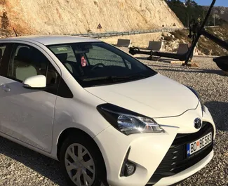 تأجير سيارة Toyota Yaris رقم 1689 بناقل حركة أوتوماتيكي في في رافيلوفيتشي، مجهزة بمحرك 1,5 لتر ➤ من نيكولا في في الجبل الأسود.