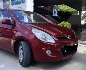 Framvy av en hyrbil Hyundai i20 i Tirana, Albanien ✓ Bil #6432. ✓ Växellåda Manual TM ✓ 2 recensioner.