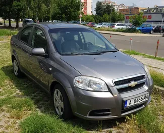 Frontvisning af en udlejnings Chevrolet Aveo i Burgas, Bulgarien ✓ Bil #409. ✓ Automatisk TM ✓ 0 anmeldelser.