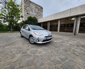 トビリシにて、グルジアにてでのToyota Prius C #6484 自動カーレンタル、1.5Lエンジン搭載 ➤ 翔太から。