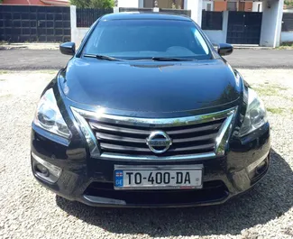 Prenájom auta Nissan Altima 2014 v v Gruzínsku, s vlastnosťami ✓ palivo Benzín a výkon 182 koní ➤ Od 110 GEL za deň.