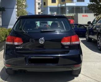 Volkswagen Golf 6 2010 location de voiture en Albanie, avec ✓ Essence carburant et 120 chevaux ➤ À partir de 23 EUR par jour.
