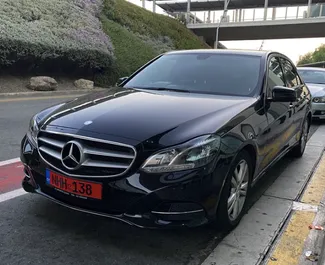 Ενοικίαση αυτοκινήτου Mercedes-Benz E220 2015 στην Κύπρο, περιλαμβάνει ✓ καύσιμο Ντίζελ και 170 ίππους ➤ Από 48 EUR ανά ημέρα.