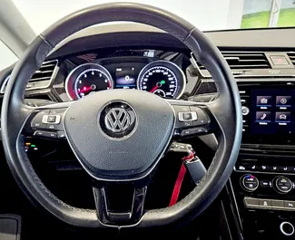 Volkswagen Touran 2018 مع نظام محرك الأقراص الأمامي، متاحة في في براغ.