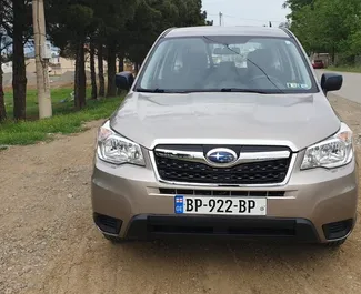 Frontvisning av en leiebil Subaru Forester i Tbilisi, Georgia ✓ Bil #2119. ✓ Automatisk TM ✓ 2 anmeldelser.