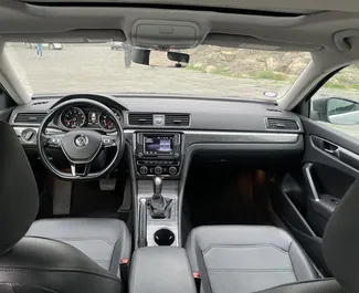 Volkswagen Passat 2019 için kiralık Benzin 2,0L motor, Tiflis'te.