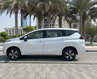 レンタルのMitsubishi Xpanderの正面ビュー、ドバイにて, アラブ首長国連邦 ✓ 車両番号#5127。✓ 自動トランスミッション ✓ 0のレビュー。