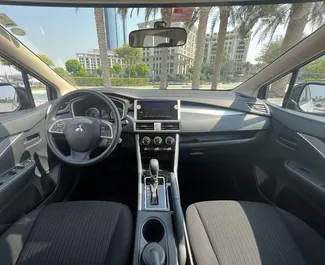 Mitsubishi Xpander 2023 on rentimiseks saadaval Dubais, piiranguga 250 km/päev kilomeetrit.