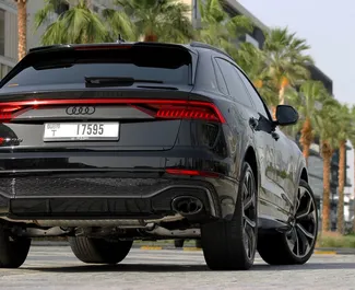 Ενοικίαση Audi Q8. Αυτοκίνητο Πρίμιουμ, Crossover προς ενοικίαση στα Ηνωμένα Αραβικά Εμιράτα ✓ Κατάθεση 1500 AED ✓ Επιλογές ασφάλισης: TPL, CDW.