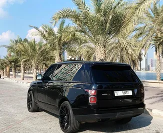 Range Rover Vogue 2020 tillgänglig för uthyrning i Dubai, med en körsträckegräns på 250 km/dag.
