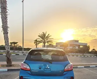 Mitsubishi Mirage udlejning. Økonomi Bil til udlejning i De Forenede Arabiske Emirater ✓ Depositum på 1000 AED ✓ TPL forsikringsmuligheder.