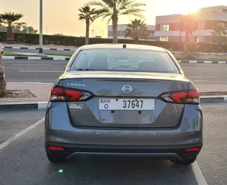 租车 Nissan Sunny #6583 Automatic 在 在迪拜，配备 1.6L 发动机 ➤ 来自 卡里姆 阿联酋。