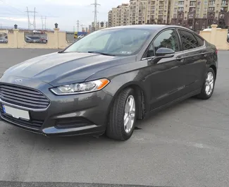 Ford Fusion Sedan 2014 搭载 Front drive 系统，在第比利斯 可用。