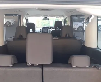Nissan Serena kiralama. Konfor, Minivan Türünde Araç Kiralama Kıbrıs'ta ✓ Depozito 500 EUR ✓ TPL, CDW, Genç sigorta seçenekleri.