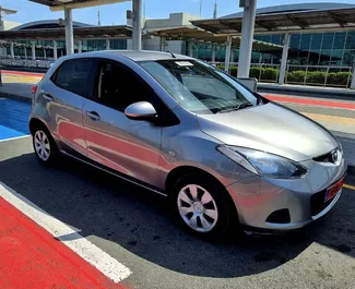 Frontvisning av en leiebil Mazda Demio i Limassol, Kypros ✓ Bil #6675. ✓ Automatisk TM ✓ 1 anmeldelser.