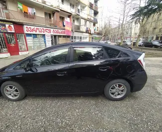 Najem avtomobila Toyota Prius 2009 v v Gruziji, z značilnostmi ✓ gorivo Bencin in 170 konjskih moči ➤ Od 115 GEL na dan.