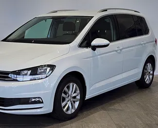Volkswagen Touran 2018 auto rentimine Tšehhi Vabariigis, sisaldab ✓ Bensiin kütust ja 150 hobujõudu ➤ Alates 70 EUR päevas.