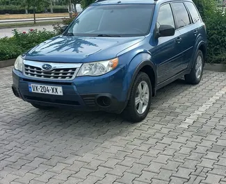 Predný pohľad na prenajaté auto Subaru Forester v v Tbilisi, Georgia ✓ Auto č. 6777. ✓ Prevodovka Automatické TM ✓ Hodnotenia 3.