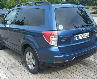 在 在格鲁吉亚 租赁 Subaru Forester 2011 汽车，特点包括 ✓ 使用 Petrol 燃料和 176 马力 ➤ 起价 95 GEL 每天。