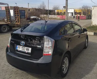 Toyota Prius udlejning. Økonomi, Komfort Bil til udlejning i Georgien ✓ Depositum på 200 GEL ✓ TPL, CDW, SCDW, FDW, Passagerer, Tyveri, Ingen indbetaling forsikringsmuligheder.