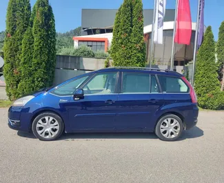 ティラナにて、アルバニアにてでのCitroen C4 Grand Picasso #7017 自動カーレンタル、2.0Lエンジン搭載 ➤ アーサーから。