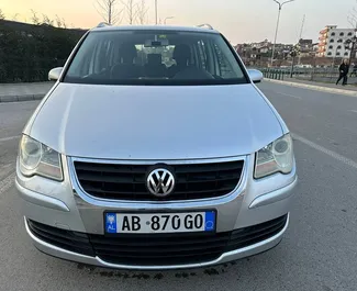 Rendiauto esivaade Volkswagen Touran Tirana lennujaamas, Albaania ✓ Auto #7005. ✓ Käigukast Automaatne TM ✓ Arvustused 3.