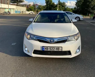 Прокат машины Toyota Camry №6795 (Автомат) в Кутаиси, с двигателем 2,5л. Гибрид ➤ Напрямую от Дима в Грузии.