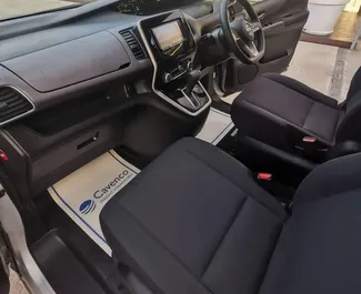 Nissan Serena 2019 araç kiralama Kıbrıs'ta, ✓ Benzin yakıt ve 145 beygir gücü özellikleriyle ➤ Günde başlayan fiyatlarla 50 EUR.