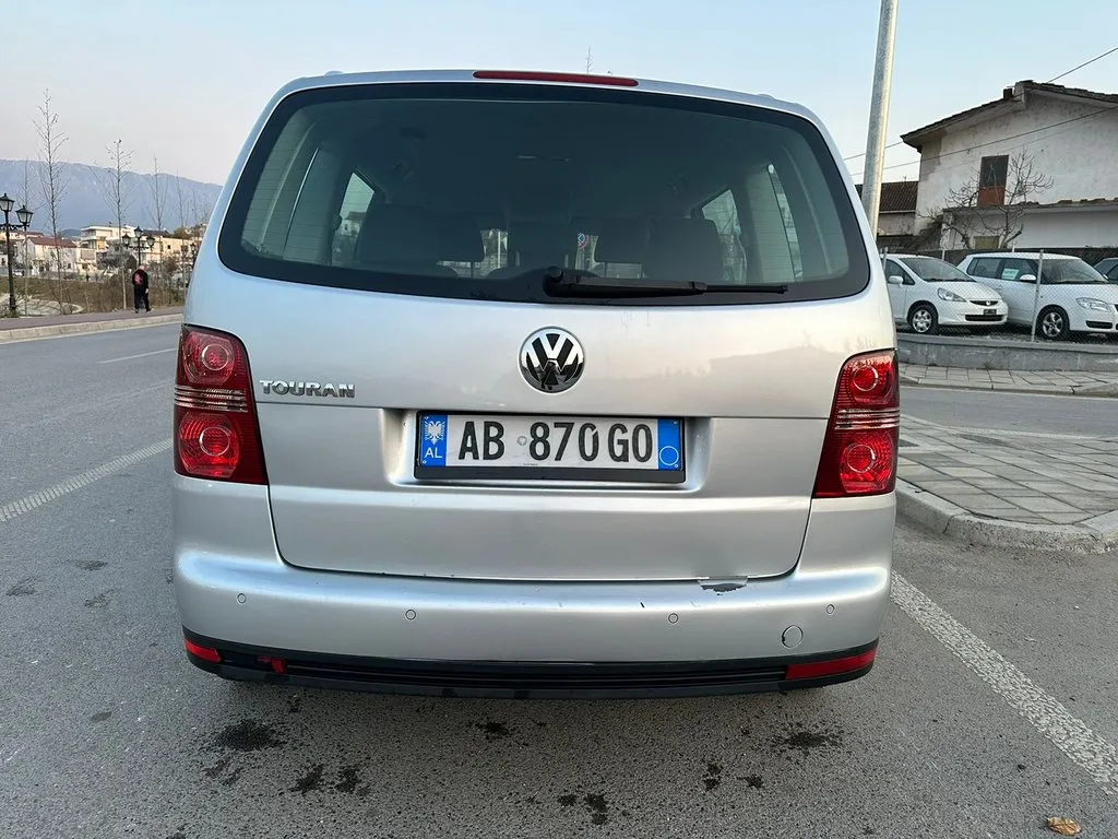 Аренда Volkswagen Touran #7005 в аэропорту Тираны, Албания ➤ TakeCars.com