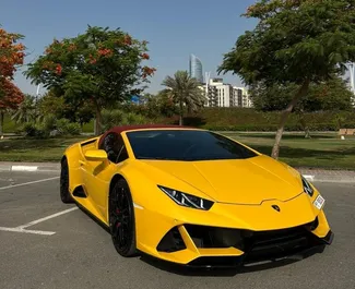 Bilutleie av Lamborghini Huracan Evo Cabrio 2023 i i De Forente Arabiske Emirater, inkluderer ✓ Bensin drivstoff og 631 hestekrefter ➤ Starter fra 3400 AED per dag.
