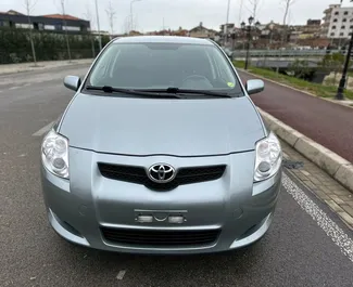 Frontvisning av en leiebil Toyota Auris på Tirana lufthavn, Albania ✓ Bil #7023. ✓ Manuell TM ✓ 1 anmeldelser.