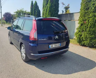 Citroen C4 Grand Picasso 2007 araç kiralama Arnavutluk'ta, ✓ Dizel yakıt ve 110 beygir gücü özellikleriyle ➤ Günde başlayan fiyatlarla 40 EUR.