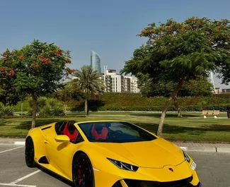 Frontvisning av en leiebil Lamborghini Huracan Evo Cabrio i Dubai, De Forente Arabiske Emirater ✓ Bil #6802. ✓ Automatisk TM ✓ 0 anmeldelser.