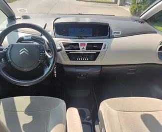 إيجار Citroen C4 Grand Picasso. سيارة الراحة, بريميوم, ميني فان للإيجار في في ألبانيا ✓ إيداع 100 EUR ✓ خيارات التأمين TPL, CDW, SCDW, إف دي دبليو, السرقة.