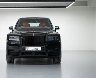 Auton vuokraus Rolls-Royce Cullinan #6763 Automaattinen Dubaissa, varustettuna 6,7L moottorilla ➤ Andreiltä Arabiemiirikunnissa.