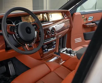 Rolls-Royce Phantom 2022 koos Tagumine ajam süsteemiga, saadaval Dubais.