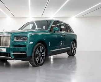 Front view of a rental Rolls-Royce Cullinan in Dubai, UAE ✓ Car #6764. ✓ Automatic TM ✓ 0 reviews.