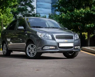 Vista frontal de um aluguel Chevrolet Aveo em Tashkent, Uzbequistão ✓ Carro #6832. ✓ Transmissão Automático TM ✓ 0 avaliações.