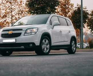 Sprednji pogled najetega avtomobila Chevrolet Orlando v v Taškentu, Uzbekistan ✓ Avtomobil #6835. ✓ Menjalnik Samodejno TM ✓ Mnenja 0.