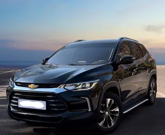 Predný pohľad na prenajaté auto Chevrolet Tracker v v Taškente, Uzbekistan ✓ Auto č. 6837. ✓ Prevodovka Automatické TM ✓ Hodnotenia 0.