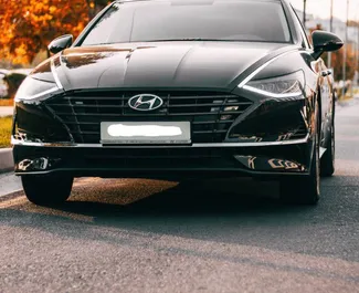 Vista frontal de um aluguel Hyundai Sonata em Tashkent, Uzbequistão ✓ Carro #6840. ✓ Transmissão Automático TM ✓ 0 avaliações.