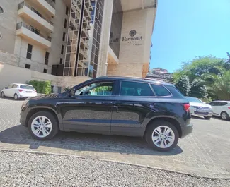 Aluguel de carro Skoda Karoq 2018 no Montenegro, com ✓ combustível Gasóleo e 115 cavalos de potência ➤ A partir de 66 EUR por dia.