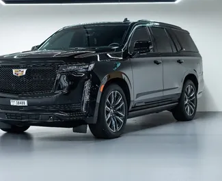 ドバイにて、アラブ首長国連邦にてでのCadillac Escalade #6738 自動カーレンタル、6.2Lエンジン搭載 ➤ アンドレイから。