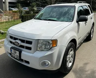 Predný pohľad na prenajaté auto Ford Escape v v Tbilisi, Georgia ✓ Auto č. 6719. ✓ Prevodovka Automatické TM ✓ Hodnotenia 3.