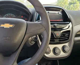 Chevrolet Spark 2023 搭载 Front drive 系统，在迪拜 可用。