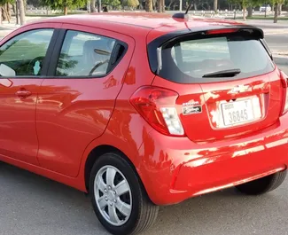 在 阿联酋 租赁 Chevrolet Spark 2023 汽车，特点包括 ✓ 使用 Petrol 燃料和  马力 ➤ 起价 95 AED 每天。